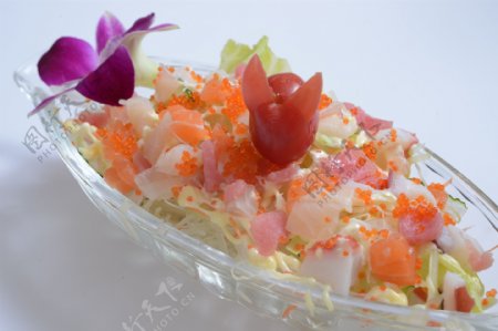 生鱼片沙拉寿司图片