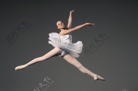 表演芭蕾舞的外国性感美女图片