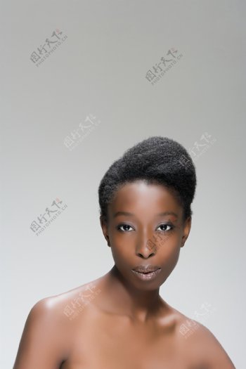 个性黑人美女模特图片