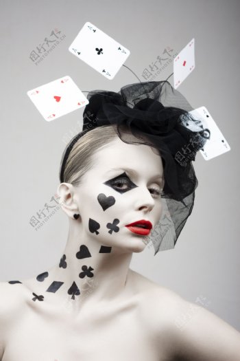 扑克牌与时尚美女图片