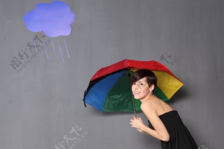 女孩与伞图片