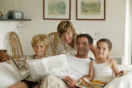 开心快乐的一家人图片