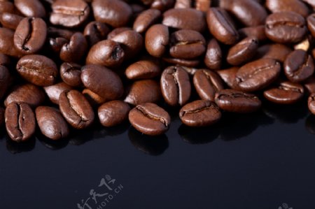 一堆咖啡豆图片