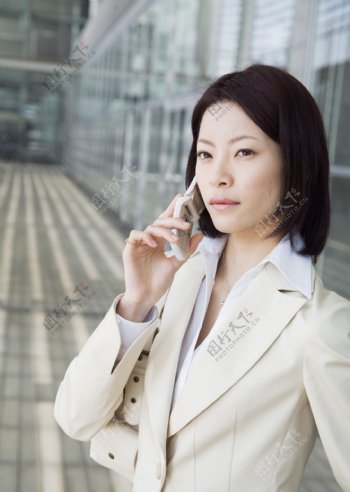 通电话的职业女性图片