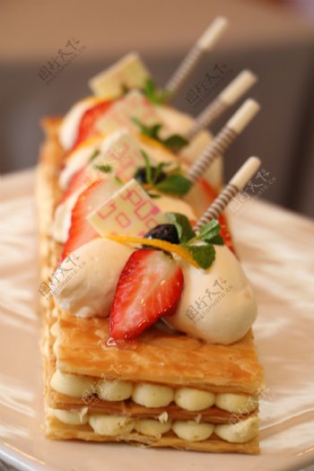 草莓拿破仑蛋糕图片