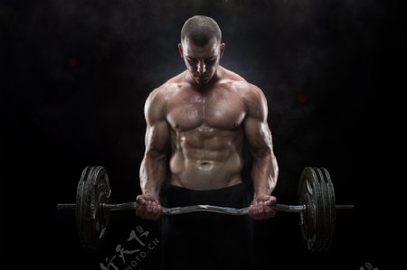 健身的肌肉男人图片