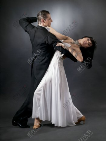 跳交际舞的男女图片