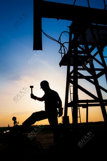 石油工人剪影图片