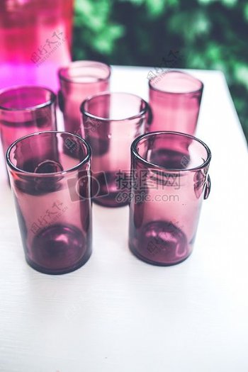 紫色的玻璃杯