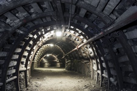 矿井隧道摄影图片