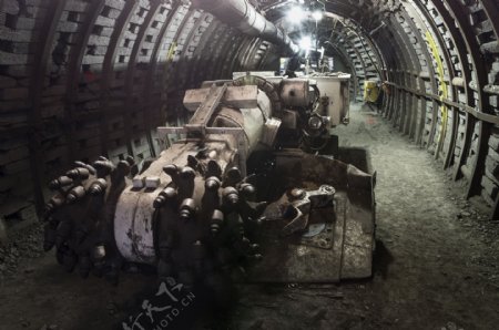 隧道里的机器