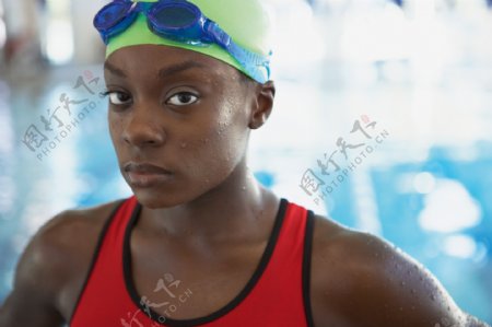 黑人游泳运动员高清图片