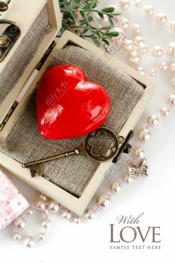 盒子里的钥匙与爱心