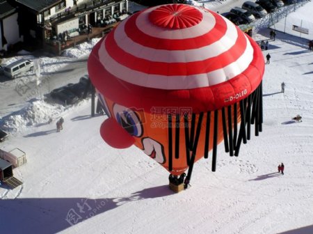 雪上的热气球