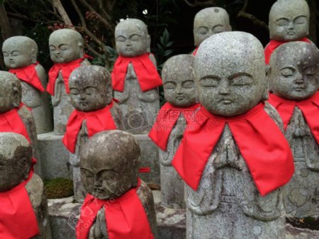 日本的雕像群