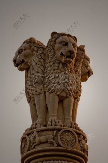 印度三面狮雕塑