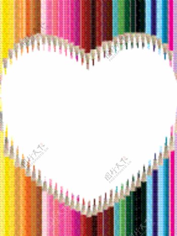 彩色铅笔在心脏形状的白色背景的情人节