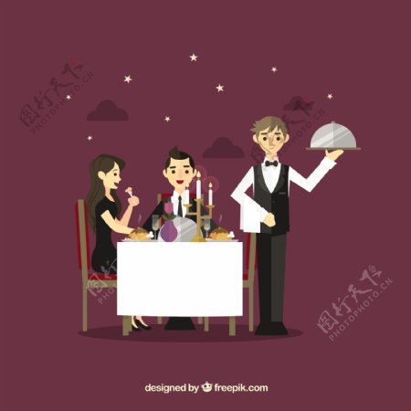 浪漫晚餐中的情侣和服务员