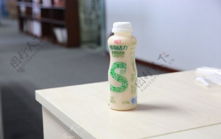 光明牛奶产品展示图