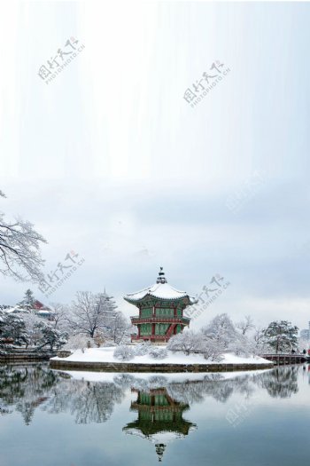 冬季雪天亭子背景