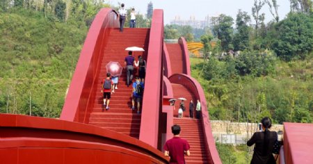 中国结步行桥近景