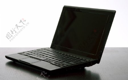 黑色笔记本电脑