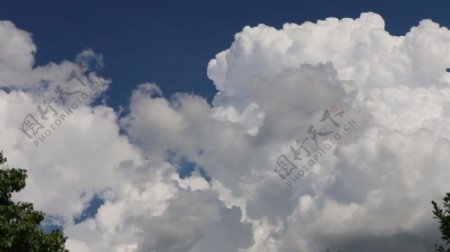 棉花团状云朵视频
