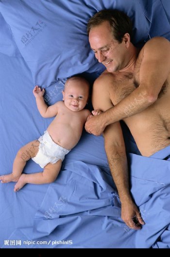 父親與嬰兒
