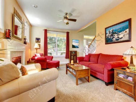简易客厅红色沙发设计家装效果图