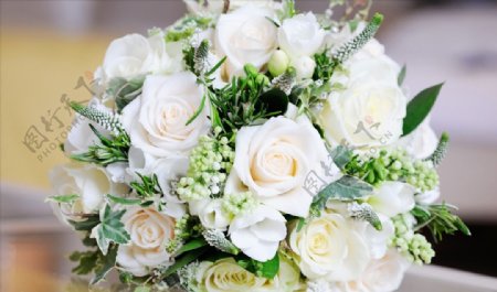 白玫瑰婚礼鲜花花束