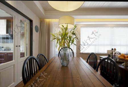 北欧客厅木质餐桌效果图