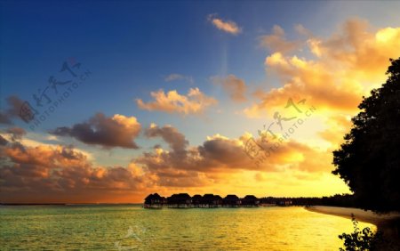 热带马尔代夫日出和日落海洋