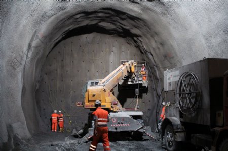 正在施工的隧道