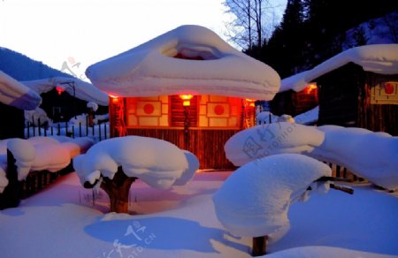 一组圣诞雪景小屋素材