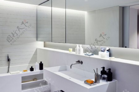 现代极简卫生间白色洗手台室内装修效果图