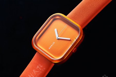 橙色时尚手表