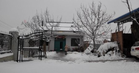 冬日里的乡村雪景