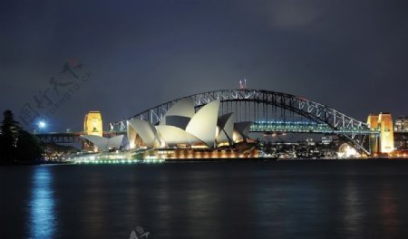 夜色下的悉尼歌剧院
