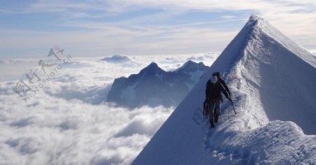 攀登雪山