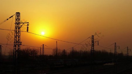 冬天铁路旁的夕阳西下延时摄影