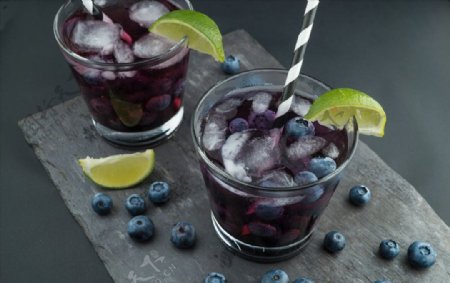 清新蓝莓冰饮