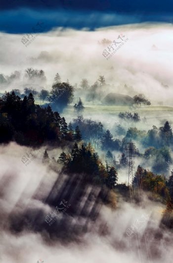 壮丽的大山云雾风景