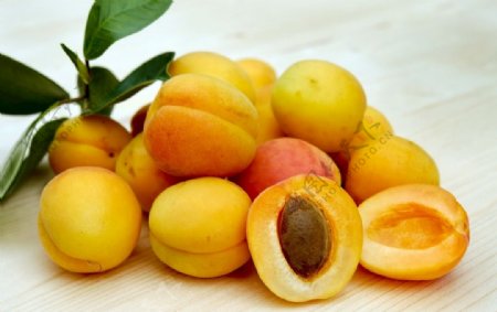桃子水果新鲜绿色健康