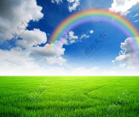 草地蓝天白云彩虹