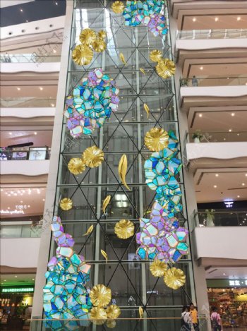 商场玻璃墙装饰