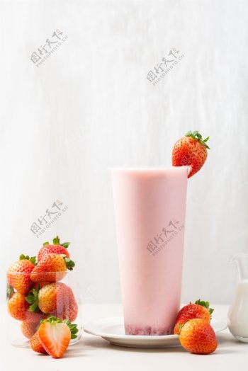 美味的草莓酸奶