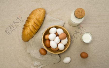 早餐鸡蛋和面包