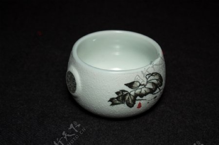 陶瓷花纹茶杯商业摄影图