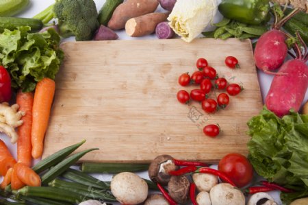 各种新鲜蔬菜及切菜板实物图摄影图2