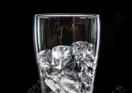 杯子中的冰